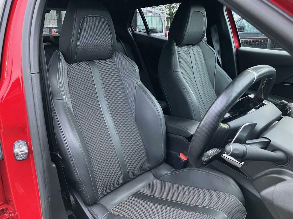 Peugeot 2008 1.2 Puretech Gt Eat Euro 6 Ss PY72CPK Red #2