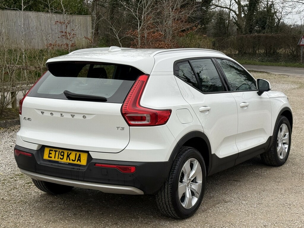 Volvo XC40 1.5 Momentum T3 White #2