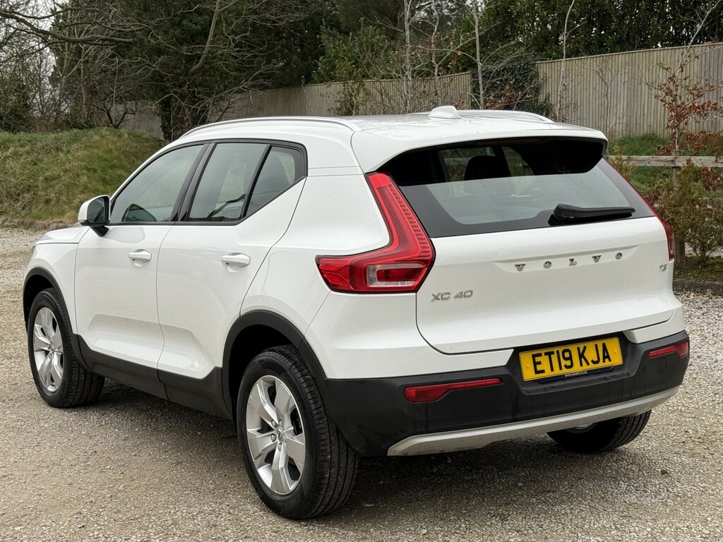 Volvo XC40 1.5 Momentum T3 White #4