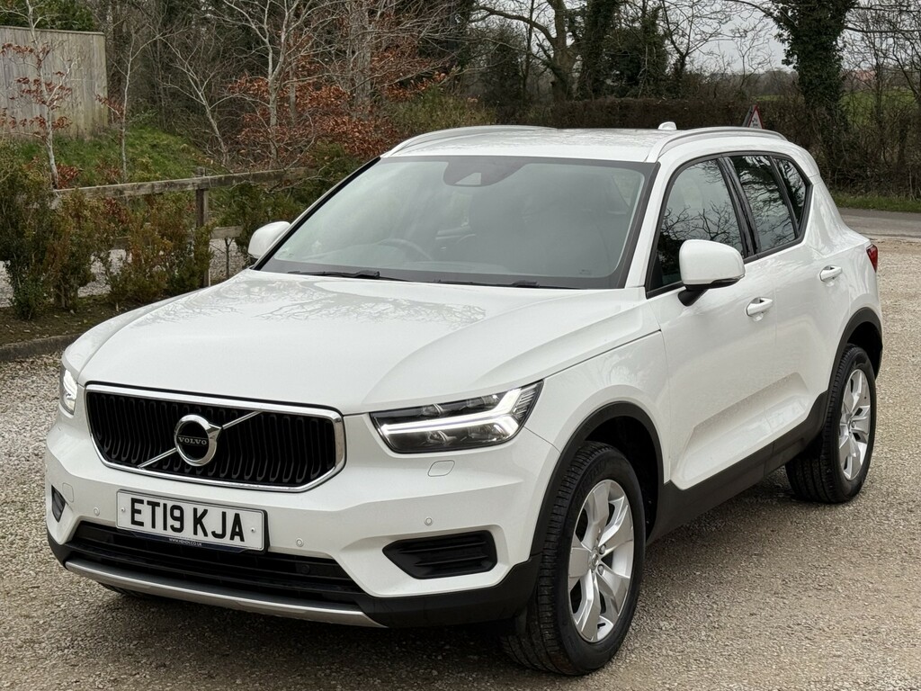 Volvo XC40 1.5 Momentum T3 White #3