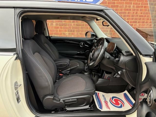 Mini Hatch 1.5 Cooper Classic Hatchback RE71LVN White #3