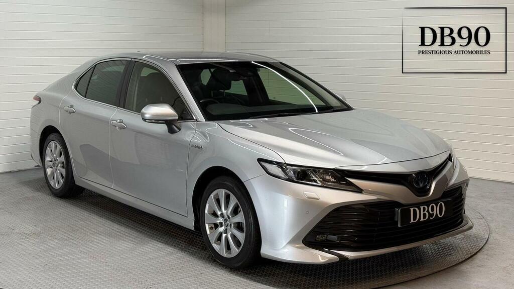 Toyota Camry Saloon 2.5 Vvt-h Design Cvt Euro 6 Ss 2021 Silver