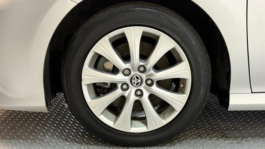 Toyota Camry Saloon 2.5 Vvt-h Design Cvt Euro 6 Ss 2021 Silver #3