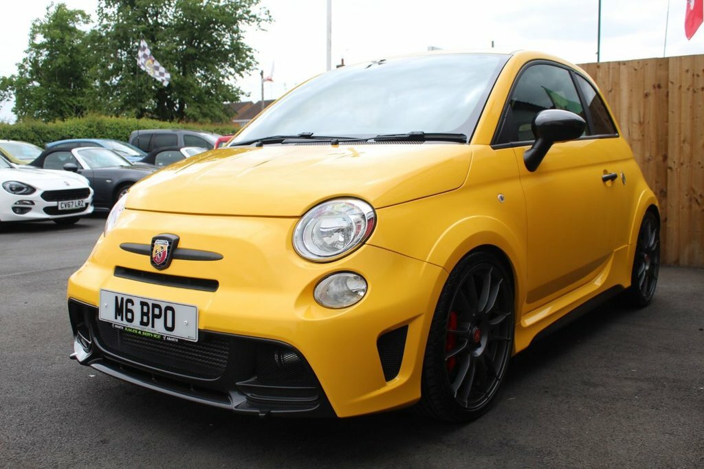 Abarth 695 1.4L Biposto Record Yellow