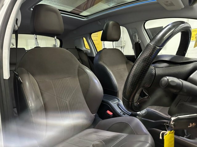 Peugeot e-2008 E-hdi Active White #30