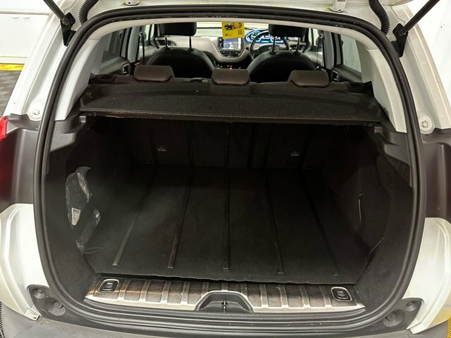 Peugeot e-2008 E-hdi Active White #36