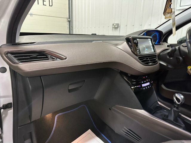 Peugeot e-2008 E-hdi Active White #34