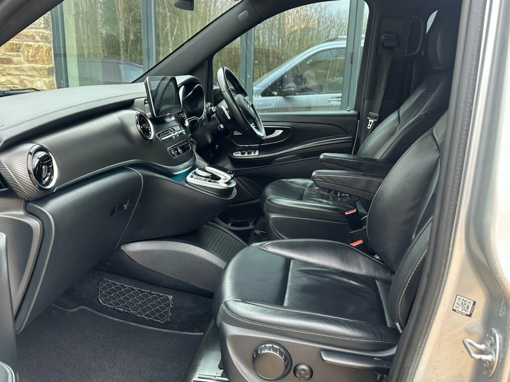 Mercedes-Benz V Class 2L Amg Line Silver #3