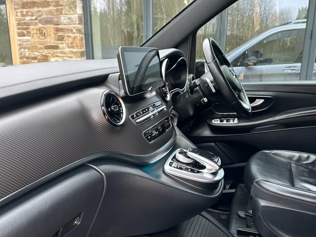 Mercedes-Benz V Class 2L Amg Line Silver #5