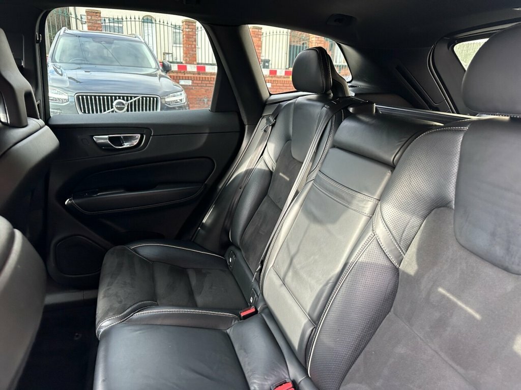 Volvo XC60 2L R-design AE18UPX White #6