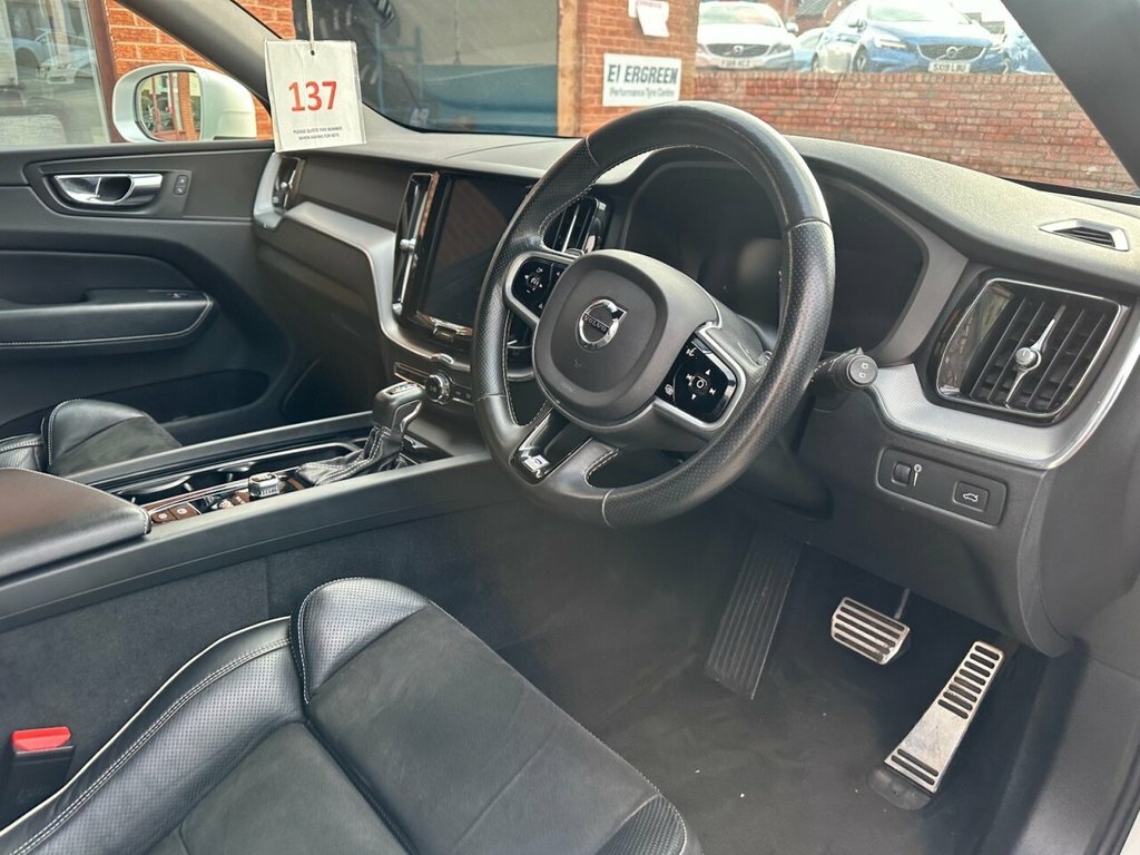 Volvo XC60 2L R-design AE18UPX White #4