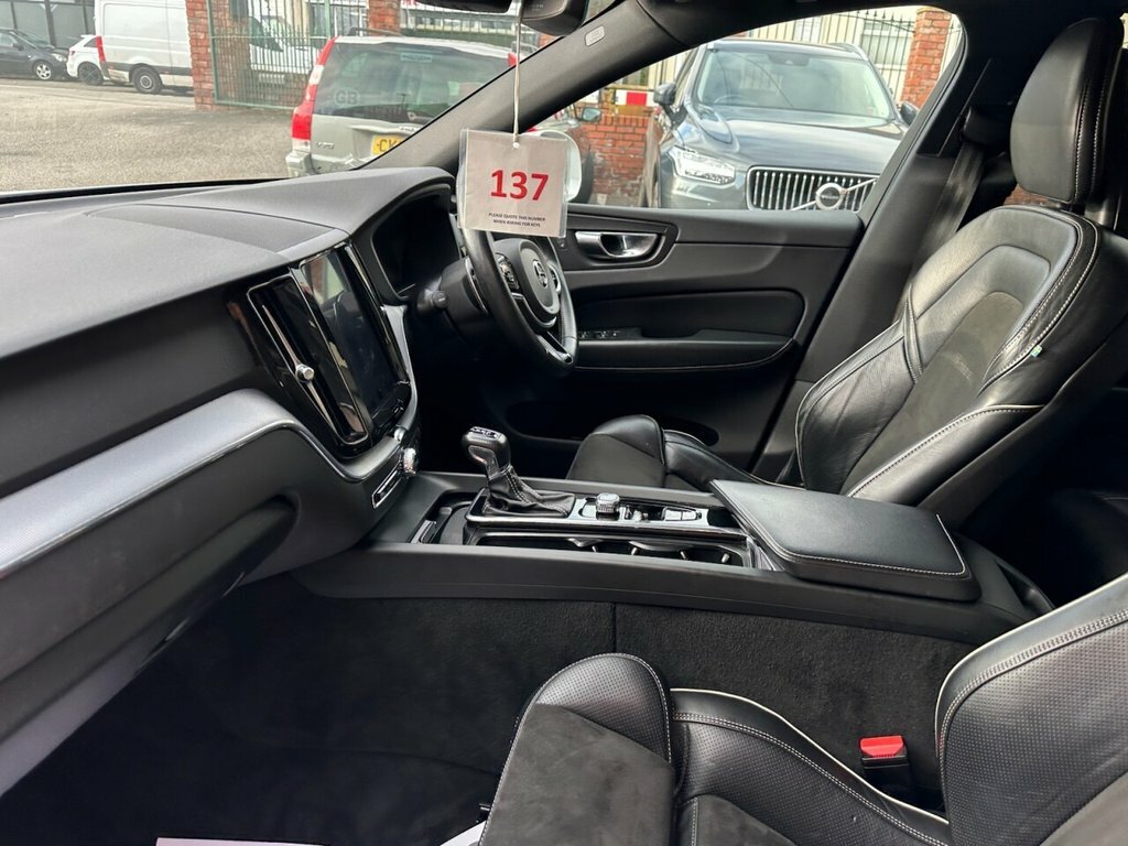 Volvo XC60 2L R-design AE18UPX White #5