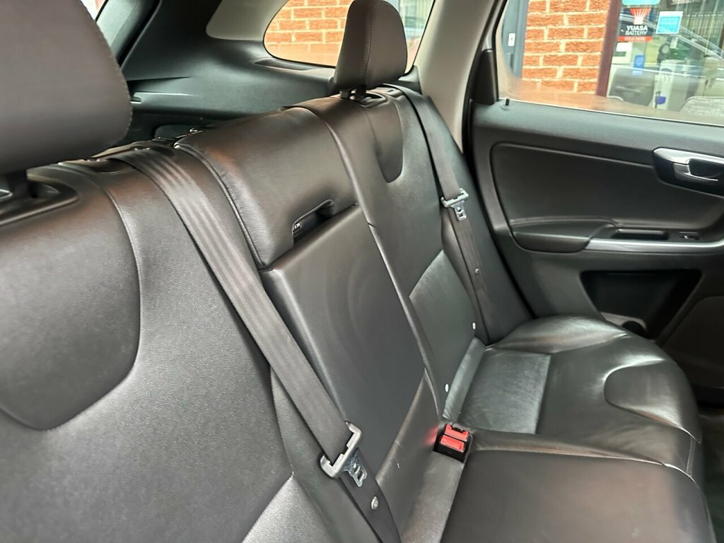 Volvo XC60 2.4L Se Lux Nav LS15OTC White #6