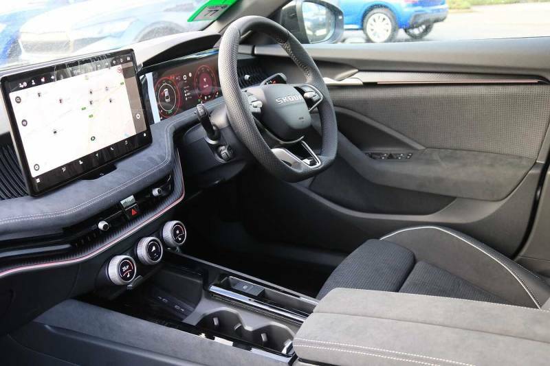 Skoda Superb 1.5 Tsi E-tec Sportline Dsg - 2025 75 Black #2
