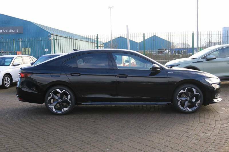 Skoda Superb 1.5 Tsi E-tec Sportline Dsg - 2025 75 Black #4