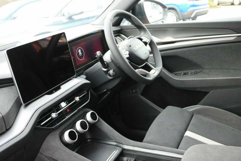 Skoda Kodiaq 1.5 Tsi E-tec Sportline Dsg 7 Seat - 2026 Red #2
