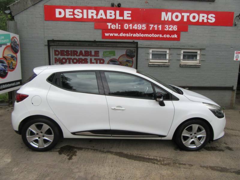 Renault Clio 1.2 16V Dynamique Nav - 2016 66 DY66SHJ White #2