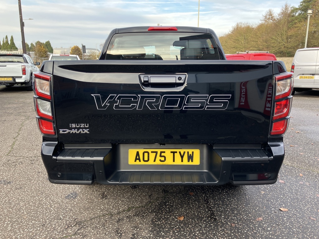 Isuzu D-Max 1.9 V-cross Double Cab 4X4 AO75TYW Black #4