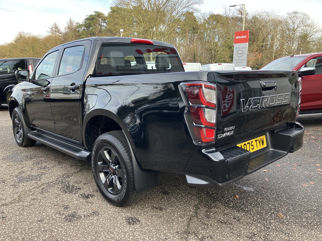 Isuzu D-Max 1.9 V-cross Double Cab 4X4 AO75TYW Black #5