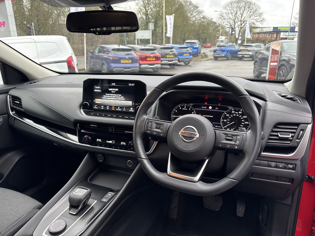 Nissan Qashqai 1.3 Dig-t Mh 158 N-connecta 4Wd Xtronic DX22YPO Red #3