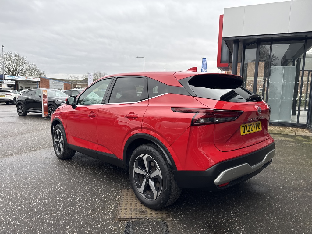 Nissan Qashqai 1.3 Dig-t Mh 158 N-connecta 4Wd Xtronic DX22YPO Red #6