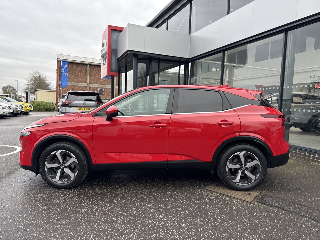 Nissan Qashqai 1.3 Dig-t Mh 158 N-connecta 4Wd Xtronic DX22YPO Red #5
