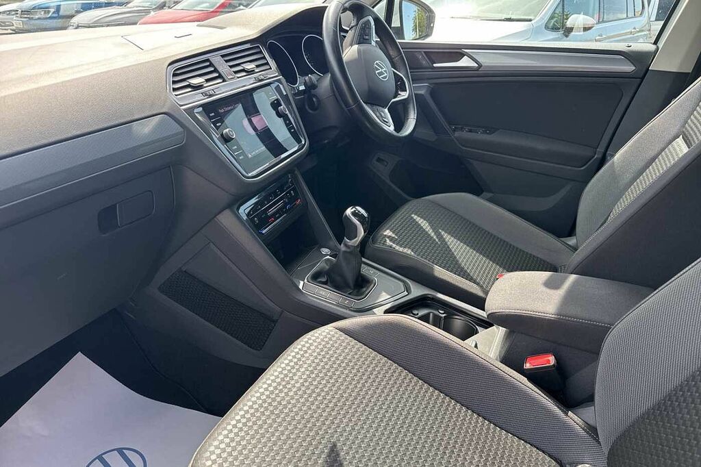 Volkswagen Tiguan 1.5 Tsi 150 Active YY22SKK White #2