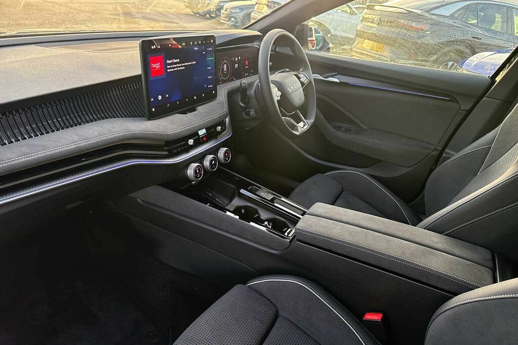 Skoda Superb 2.0 Tdi Sportline Dsg Ex Demo Black #2