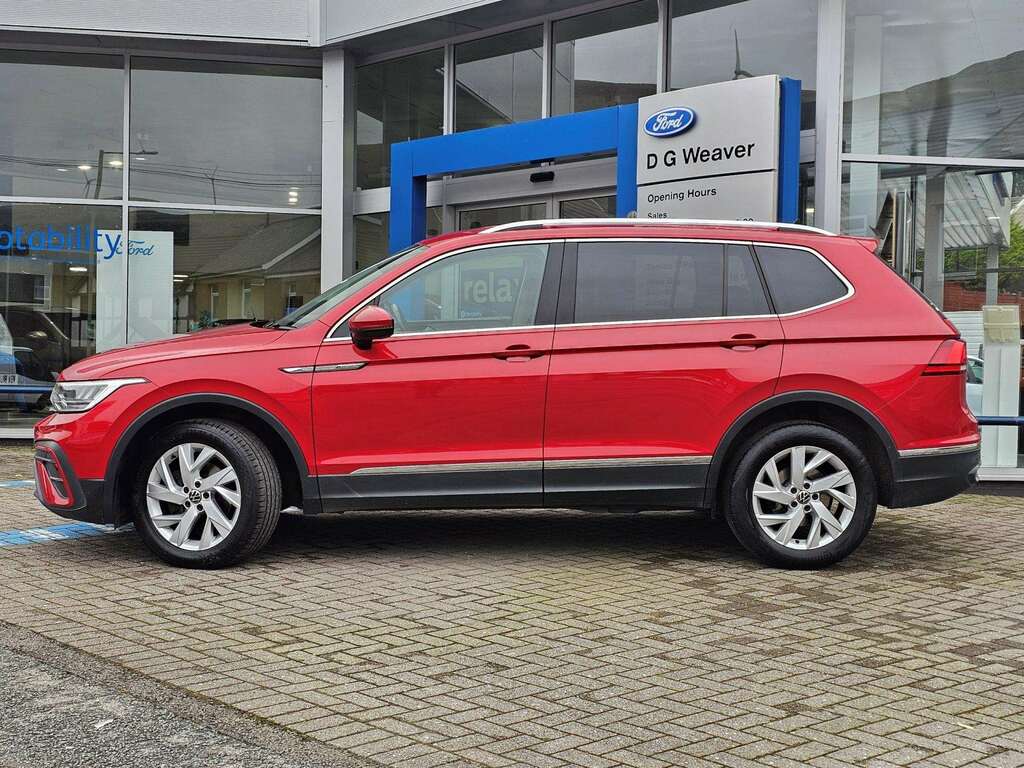 Volkswagen Tiguan Allspace Allspace Life Tsi BA72GKE Red #6