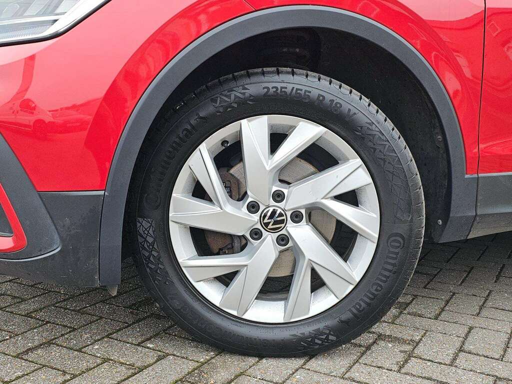 Volkswagen Tiguan Allspace Allspace Life Tsi BA72GKE Red #4