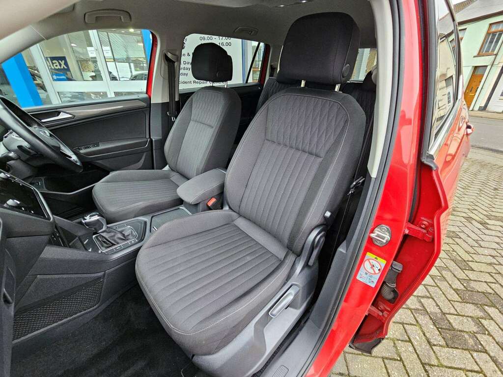 Volkswagen Tiguan Allspace Allspace Life Tsi BA72GKE Red #5