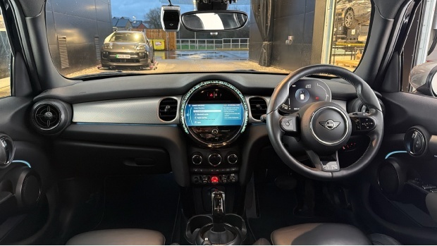 Mini Hatch Cooper Exclusive Steptronic Euro 6 WR73VRF Black #4