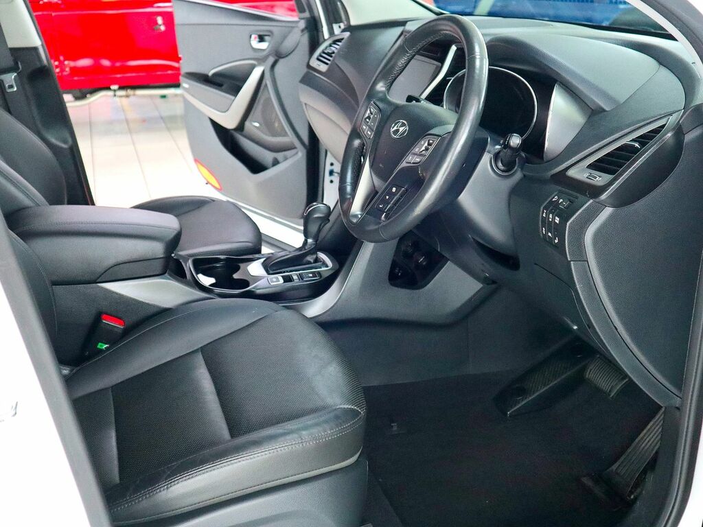Hyundai Santa Fe 2.2 Endurance Edition Blue Drive Crdi 4Wd White #3