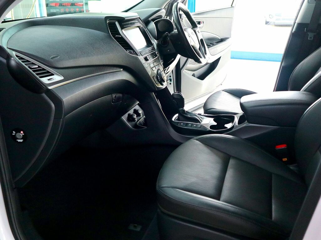 Hyundai Santa Fe 2.2 Endurance Edition Blue Drive Crdi 4Wd White #4