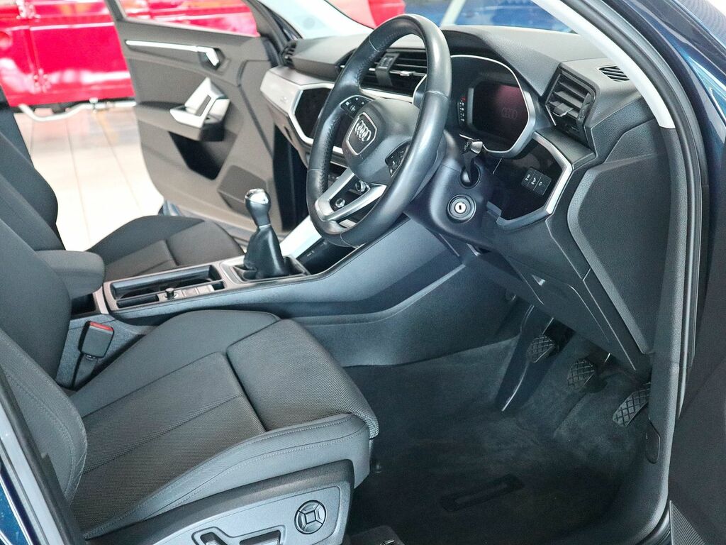 Audi Q3 1.5 Sport 35 Tfsi Blue #3