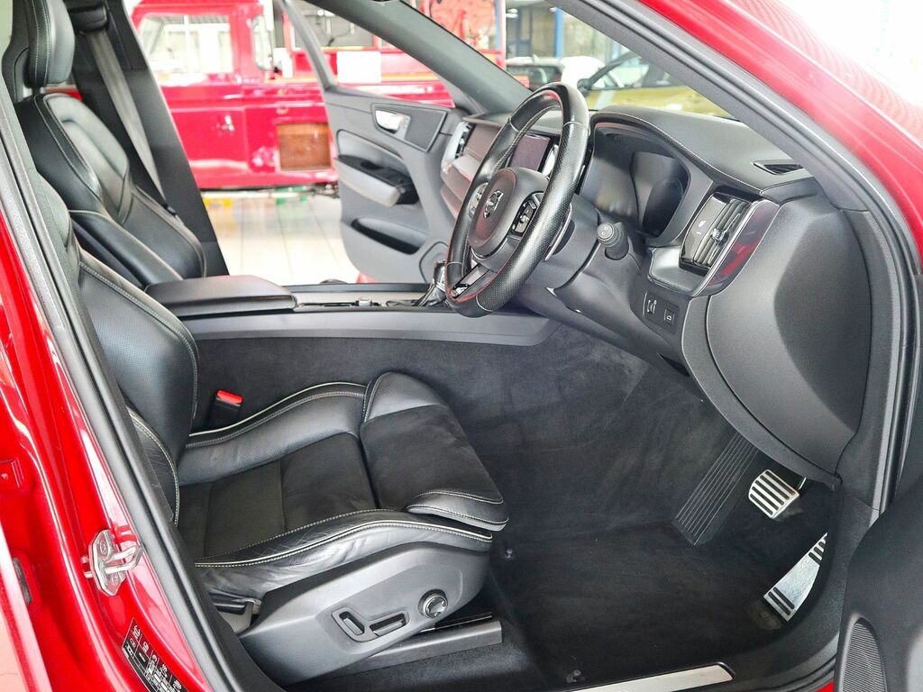 Volvo XC60 2.0 R-design Pro T5 Awd YM18DPK Red #3