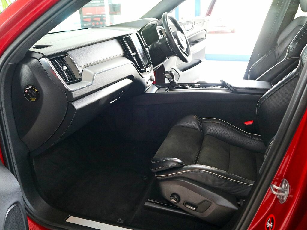 Volvo XC60 2.0 R-design Pro T5 Awd YM18DPK Red #4
