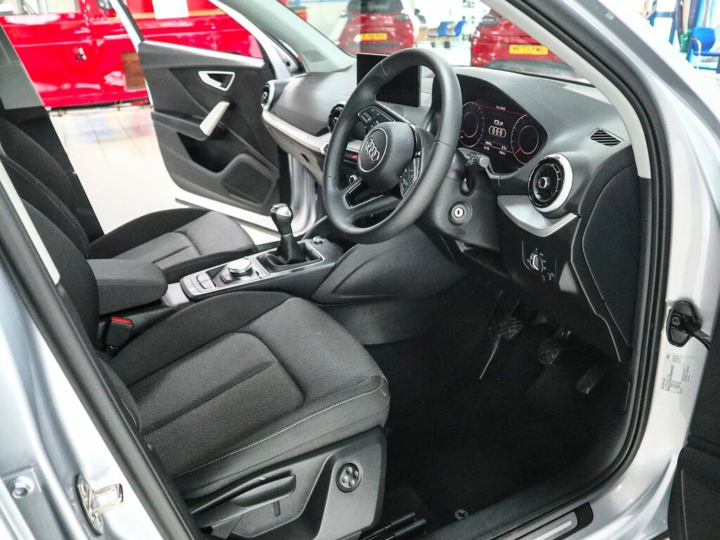 Audi Q2 1.5 Sport 35 Tfsi Silver #3