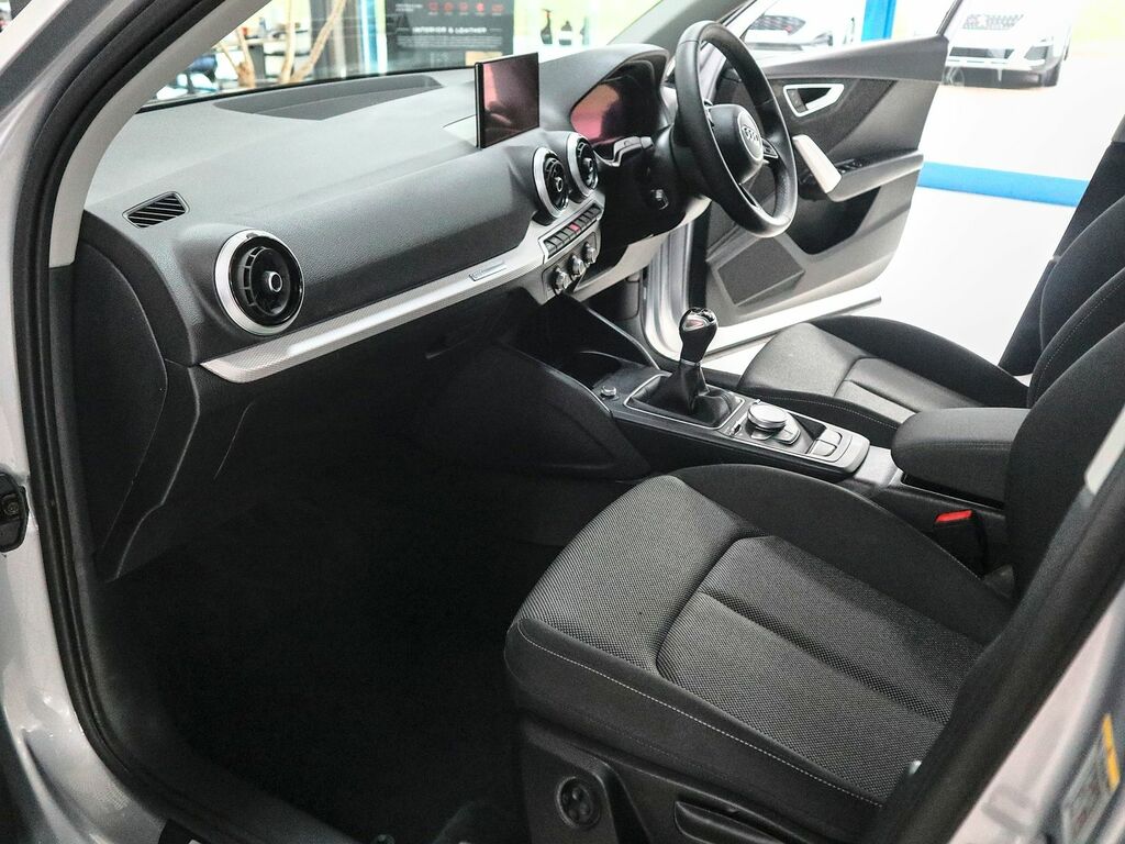 Audi Q2 1.5 Sport 35 Tfsi Silver #4