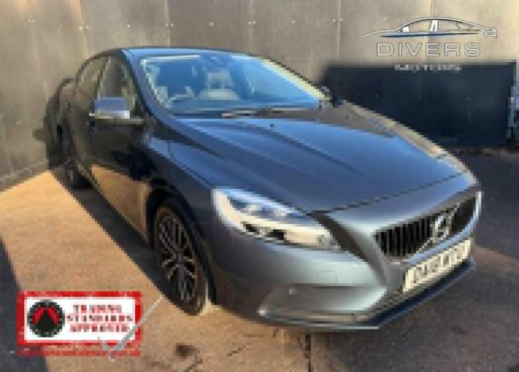 Volvo V40 Hatchback 2.0 T3 Gpf Momentum Nav Plus Euro 6 Ss Blue