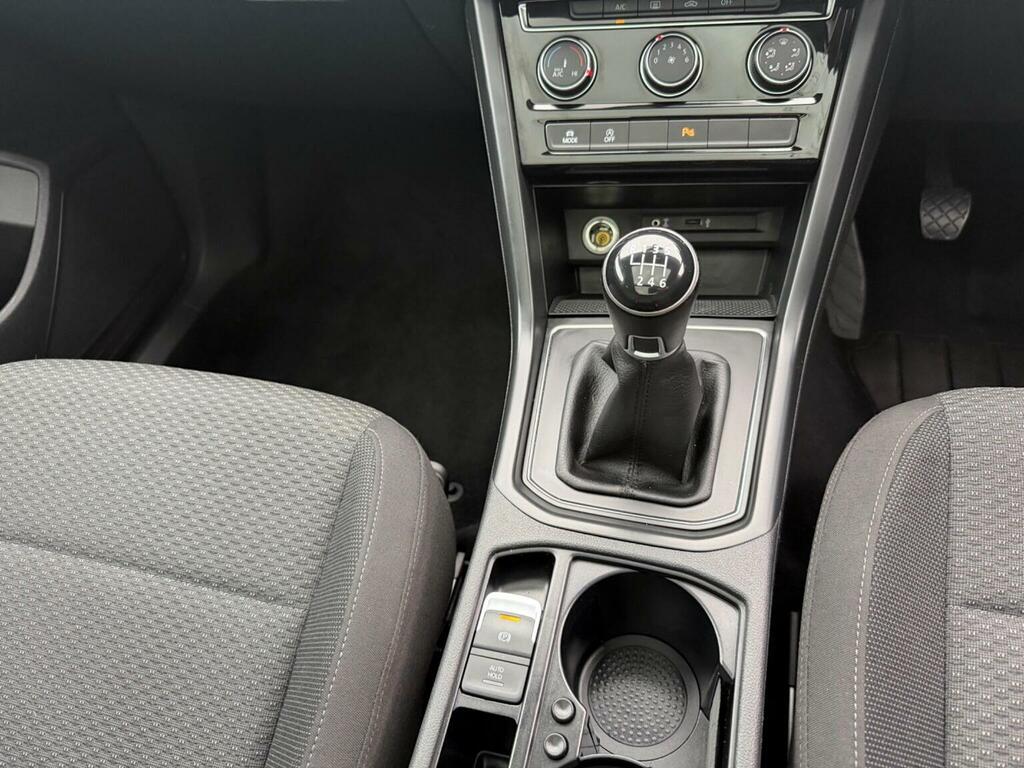 Volkswagen Touran Mpv 1.6 Tdi Se Family Euro 6 Ss 201818 White #4