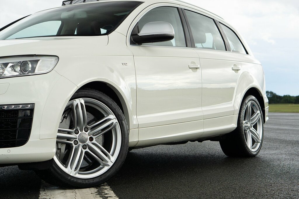 Audi Q7 Tdi V12 YJ09WVN White #6