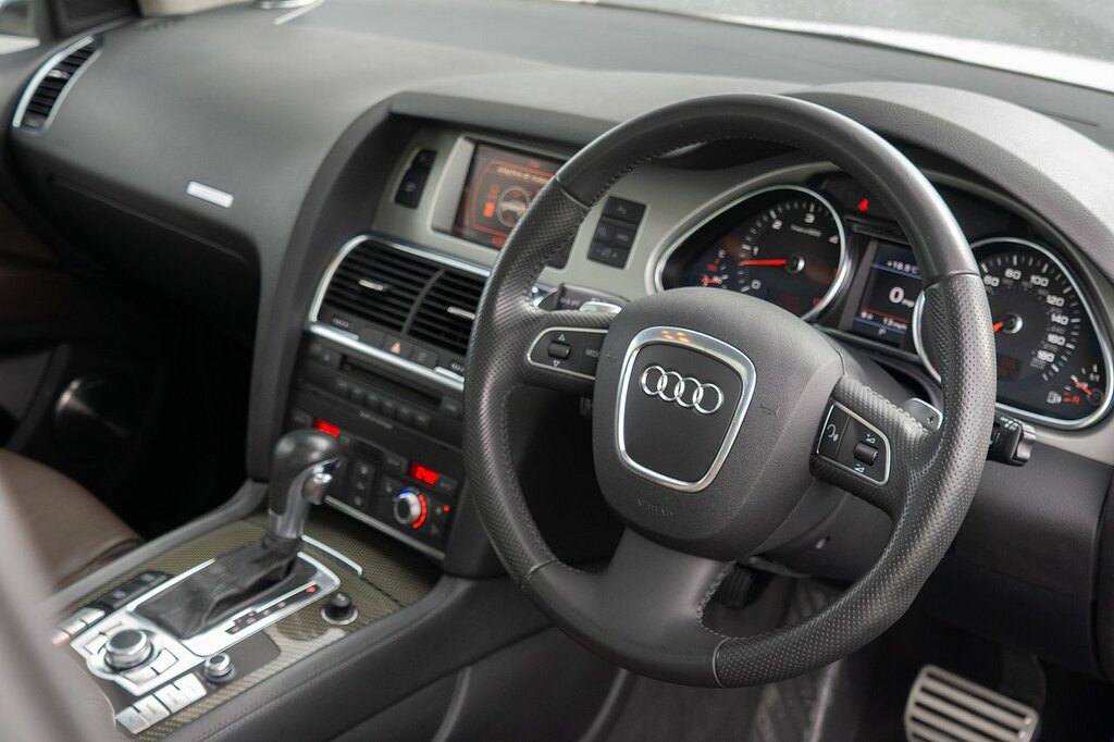 Audi Q7 Tdi V12 YJ09WVN White #3