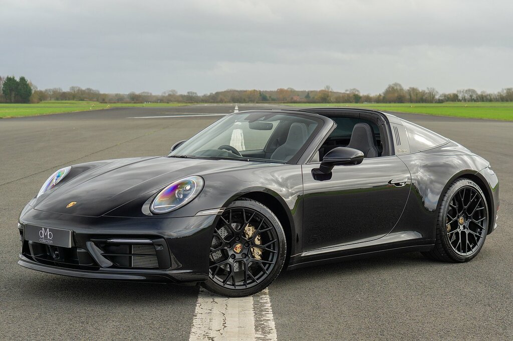 Porsche 911 T 992 4 Black