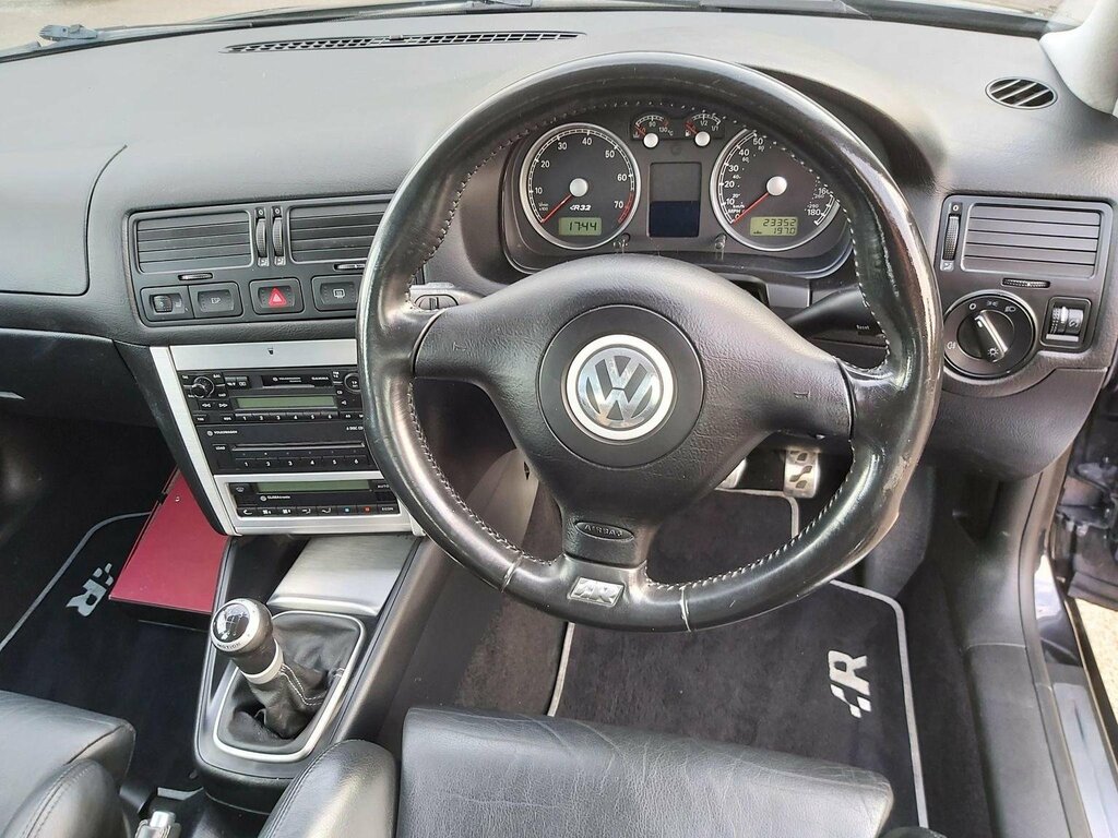 Volkswagen Golf Hatchback 3.2 R32 Hatchback 278 Black #3
