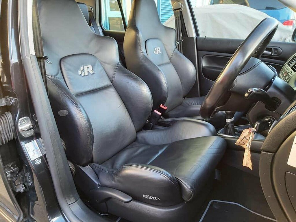 Volkswagen Golf Hatchback 3.2 R32 Hatchback 278 Black #2