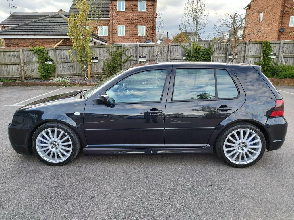 Volkswagen Golf Hatchback 3.2 R32 Hatchback 278 Black #4