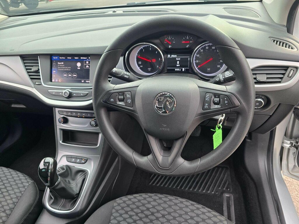 Vauxhall Astra Hatchback 1.5 Turbo D Se Euro 6 Ss 202070 EX70XHD Silver #2