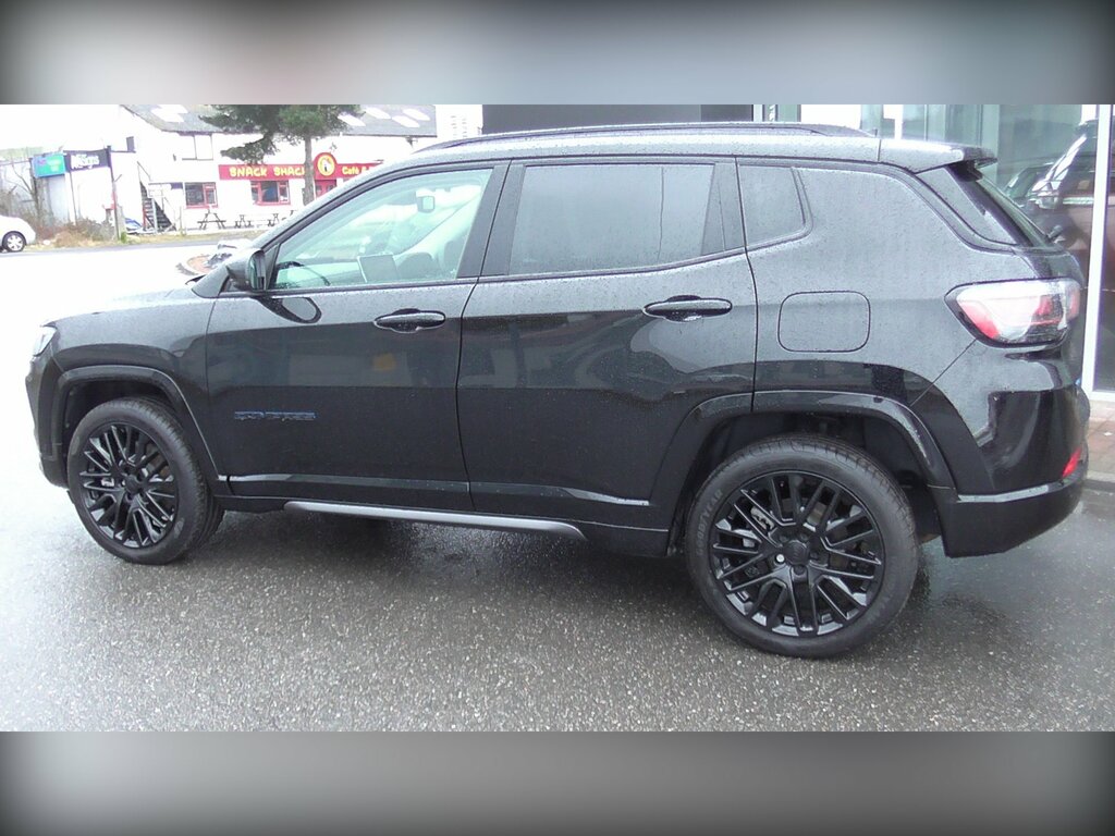 Jeep Compass S 4 X E 1.3 Plug In Phev 5-Door Black #3