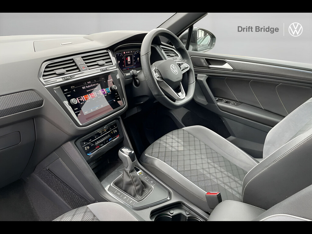 Volkswagen Tiguan 1.5 Tsi 150 R-line Edition Dsg VN23NJU Black #2
